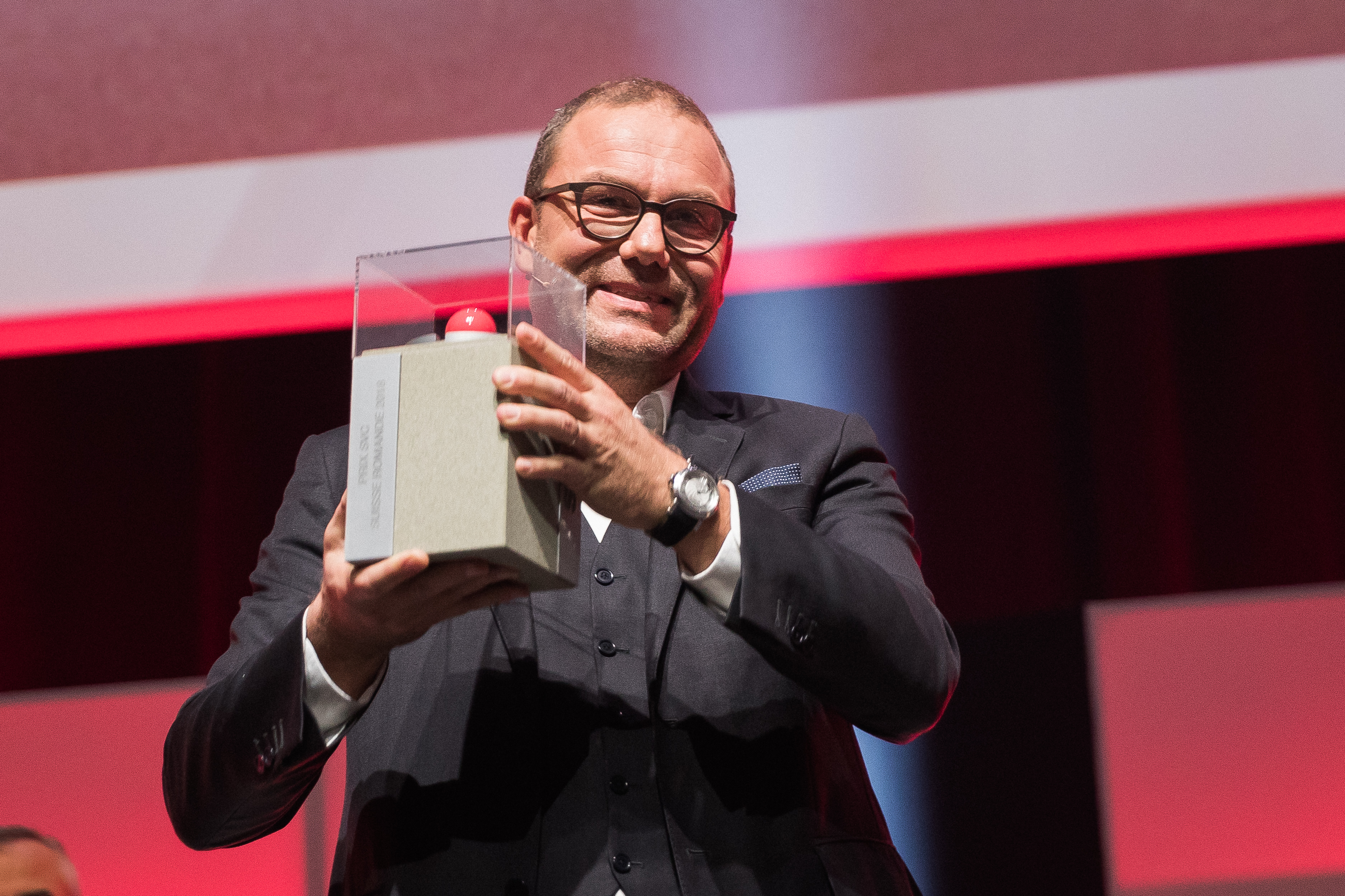 Fabio Ronga, CEO Beqom SA celebre la premiere place lors de la remise du Prix SVC Suisse Romande