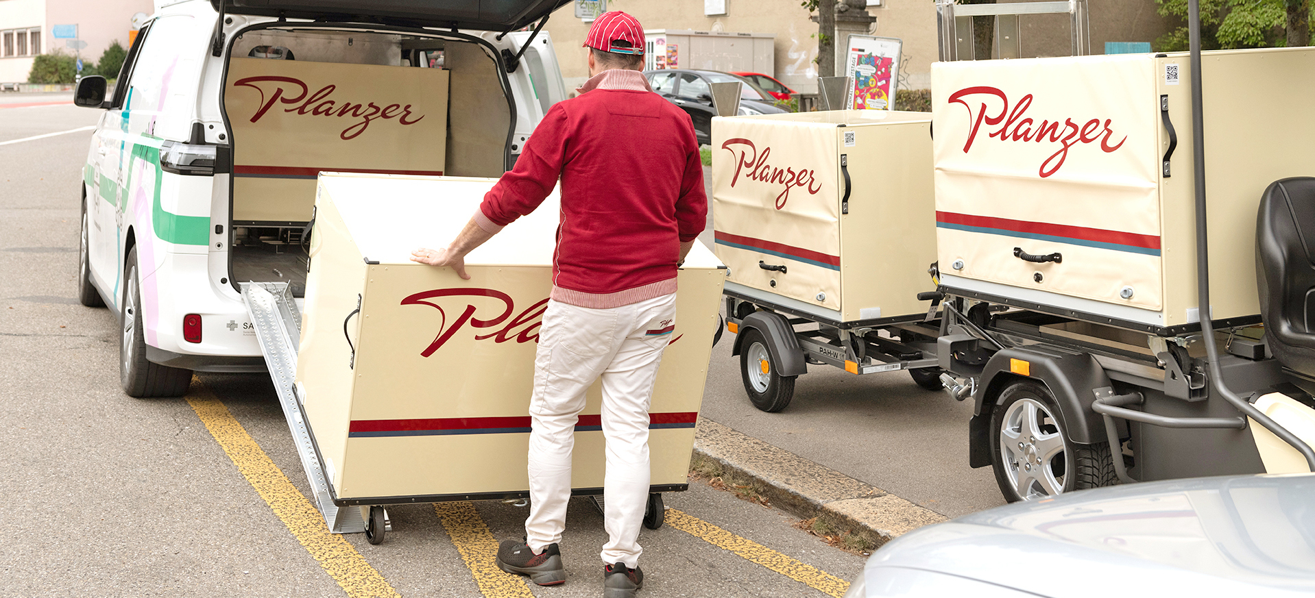 Planzer und LOXO lassen in Bern einen autonomen Kleintransporter rollen. Bild: zVg/Planzer Holding AG