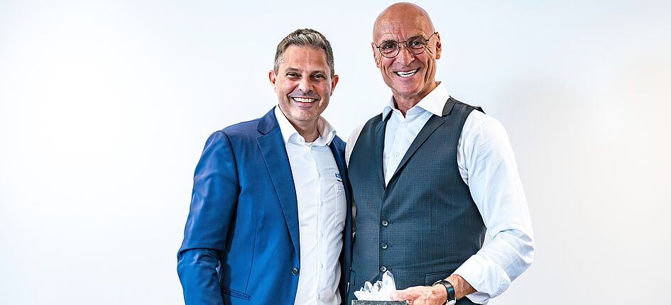 Marc Schaad, CEO der Kistler Gruppe (links), und Tobias Keller, CEO der KELLER Pressure, vereinbaren den strategischen Ausbau ihrer Partnerschaft für den chinesischen Markt. Bild: zVg/Kistler Gruppe