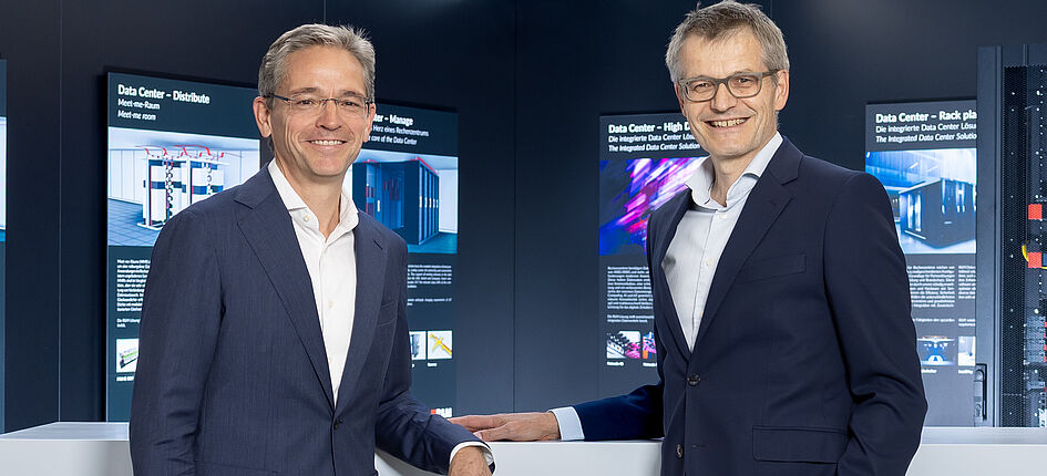 Roger Baumann (links) folgt auf Michel Riva als CEO von Reichle & De-Massari. Bild: Reichle & De-Massari