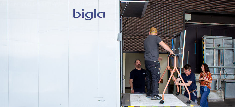 Bigla AG sponsert nachhaltige, recycelte Schulmöbel für die Sportschule Sursee und fördert so Bildung und Umweltverantwortung. Bild: zVg/ Bigla AG