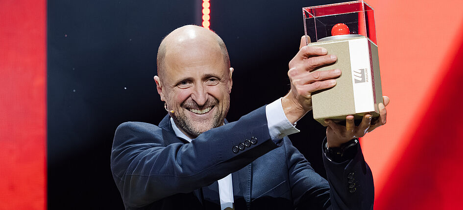 Maulini-CEO Nicolas Maulini nimmt den Prix SVC Genève 2025 entgegen. Bild: zVg/SVC