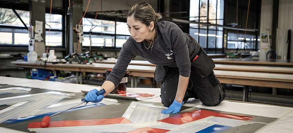 Die Bieri Tenta AG hat vier Wechselpritschen aus der Fahrzeugflotte des Schweizer Nationalzirkus Knie mit Planen ausgestattet. Bild: zVg/Bieri Tenta AG