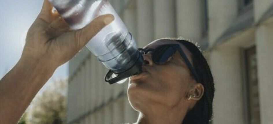 Die BeFree AC Bottle von Katadyn soll unter anderem Bakterien entfernen und den Geschmack verbessern. Bild: Katadyn