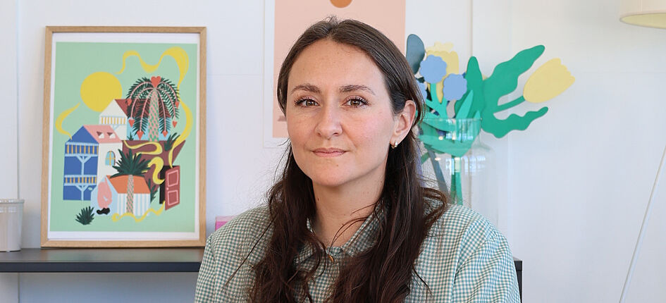Alice Izzo leitet den Online-Kurs Imaginäres Dorf in Acrylic von Caran d'Ache. Bild: zVg/Caran d'Ache SA