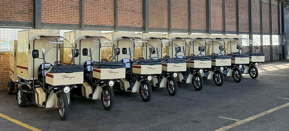 Neue Kyburz-Fahrzeuge sind bereit zum Einsatz bei PLanzer. Bild: Planzer Paket / Planzer Transport AG