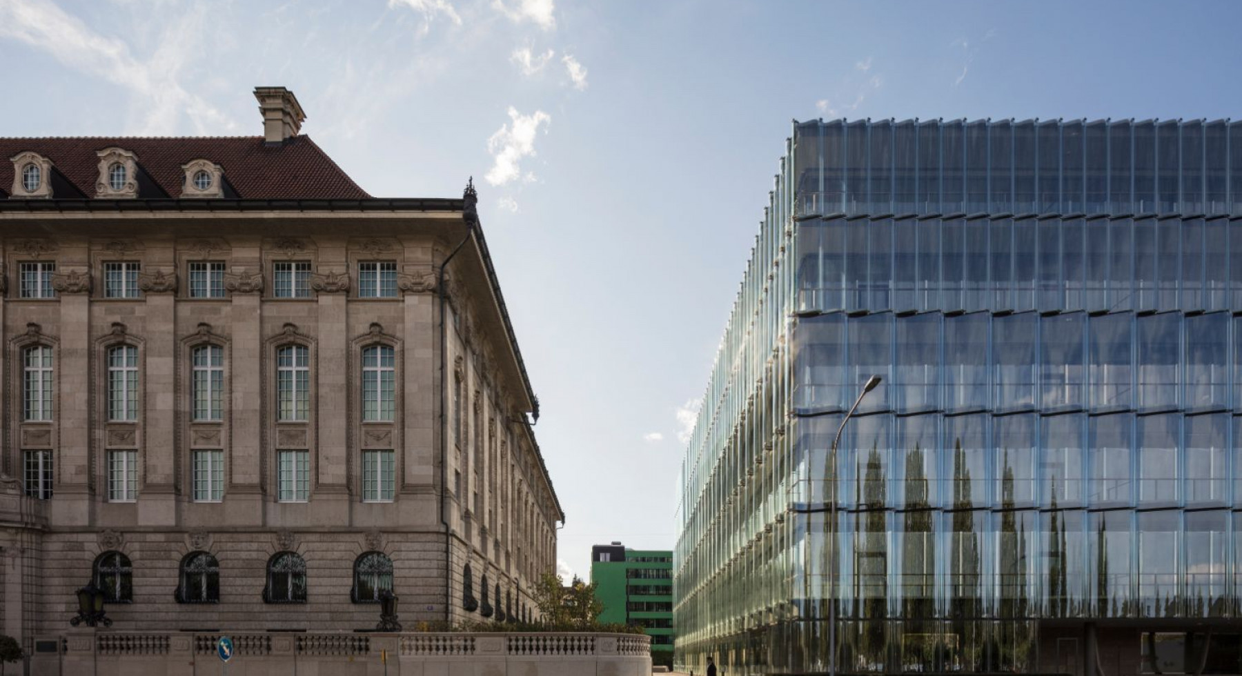 Swiss Re Alt- vs. Neubau