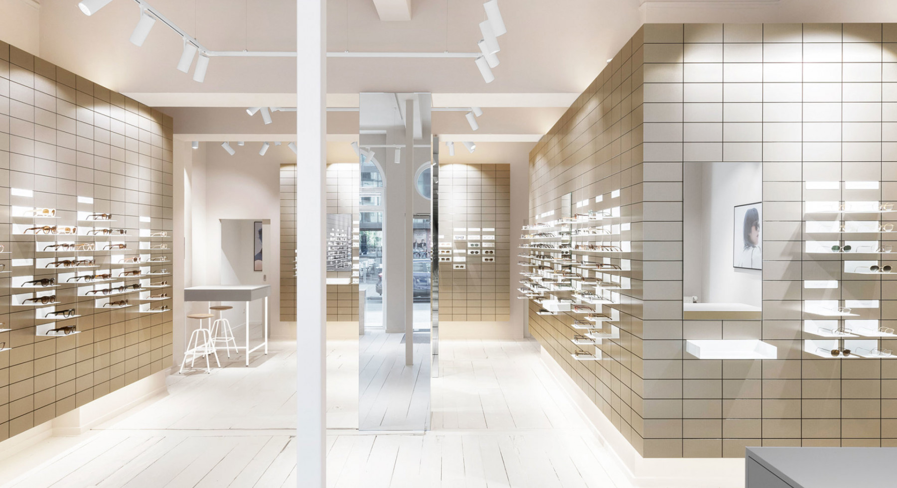 VIU Flagship Store