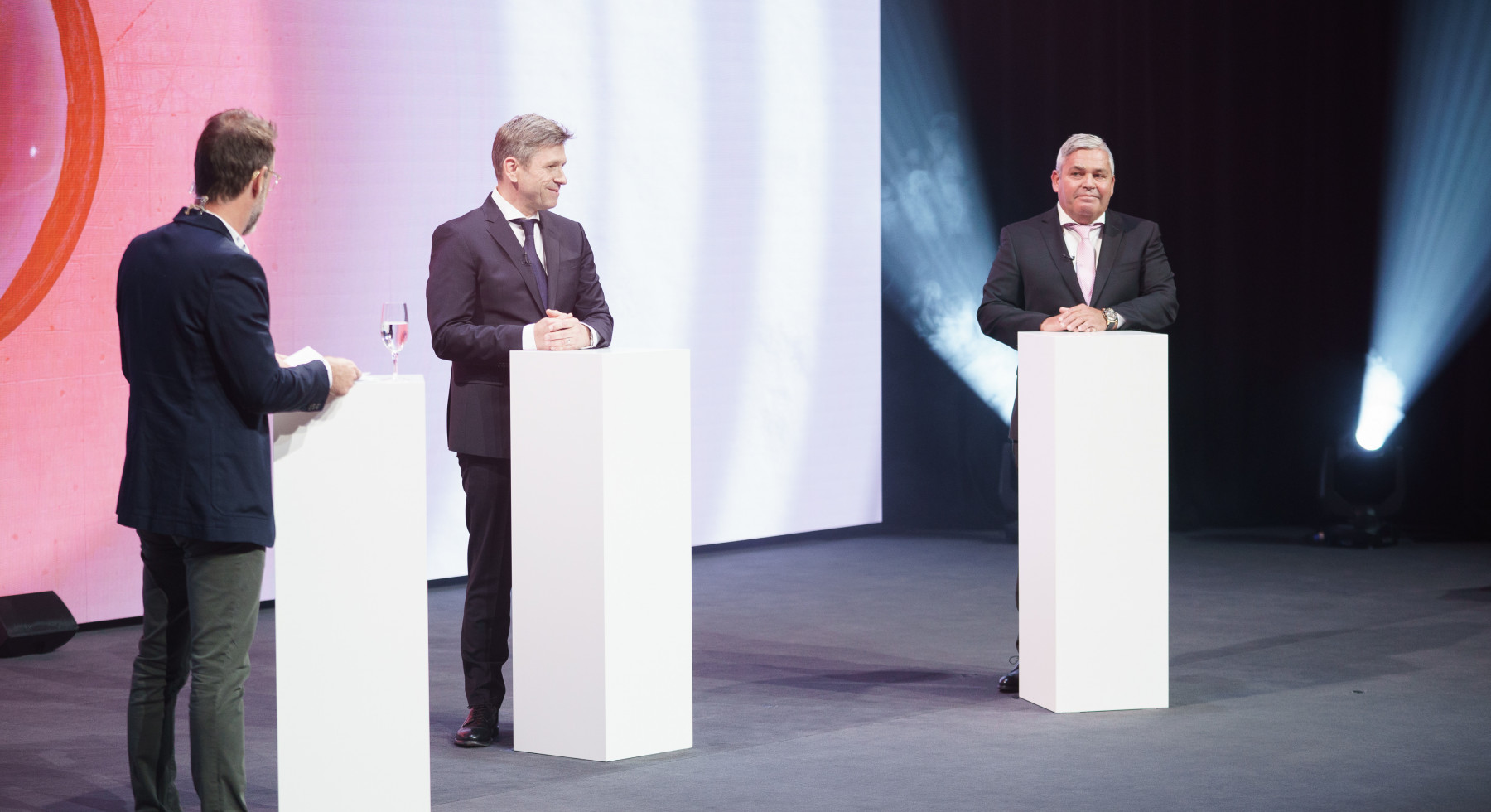 Nik Hartmann, Moderator, Christoph Meyer, VRP, Seven-Air Gebr. Meyer AG und Gewinner Prix SVC Zentralschweiz 2018