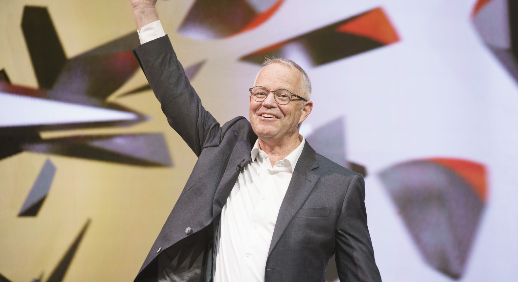 Der Gewinner Max Renggli, CEO & VR Praesident Renggli AG jubelt an der Preisverleihung des Prix SVC Zentralschweiz