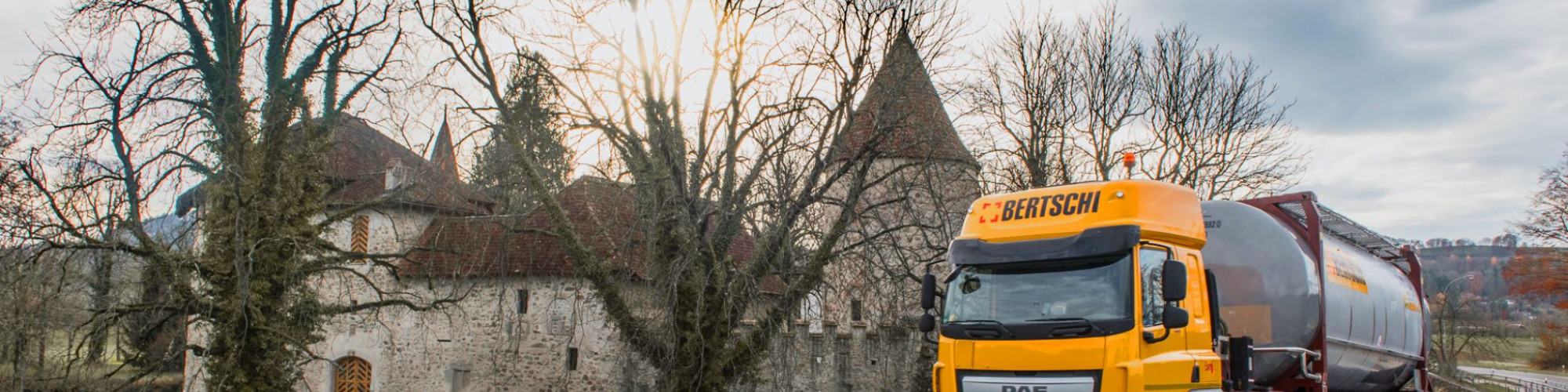 Bertschi LKW vor Schloss Hallwil